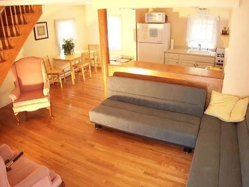 Avon Manor Cottage at 322