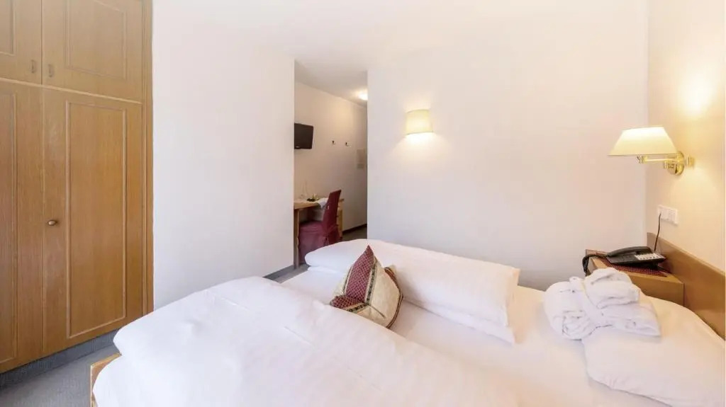 Al Plan, A mountain moving hotel