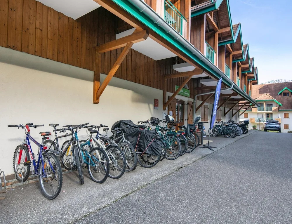 Large 8-person Apartment in Giez