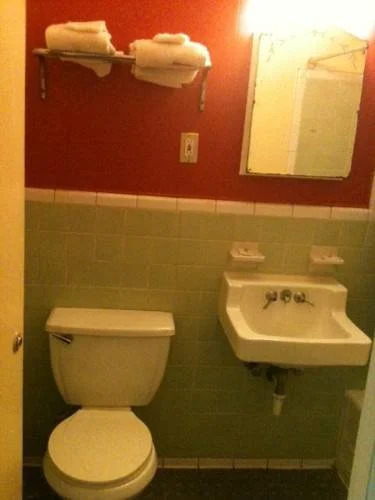 Evergreen Motel