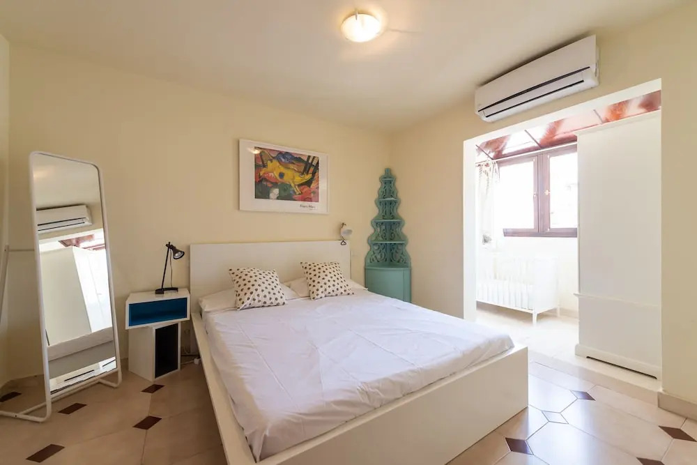 Great house with pool close to beach