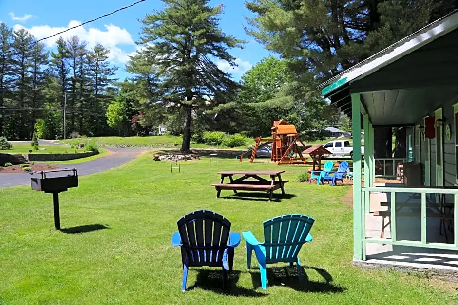 Rowes Adirondack Cabins of Schroon Lake
