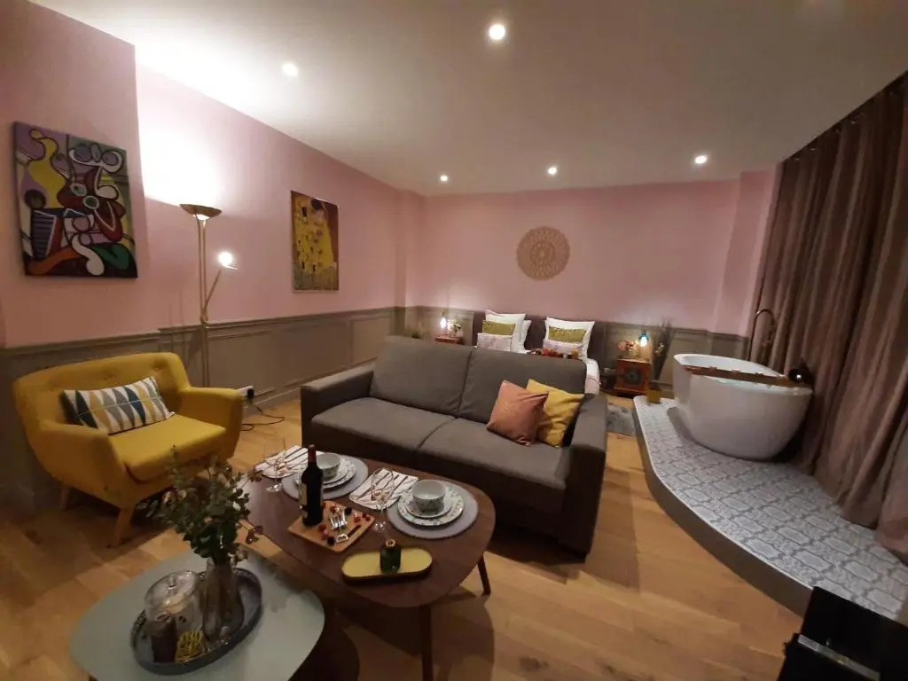 Luxury Suite Paris Republique