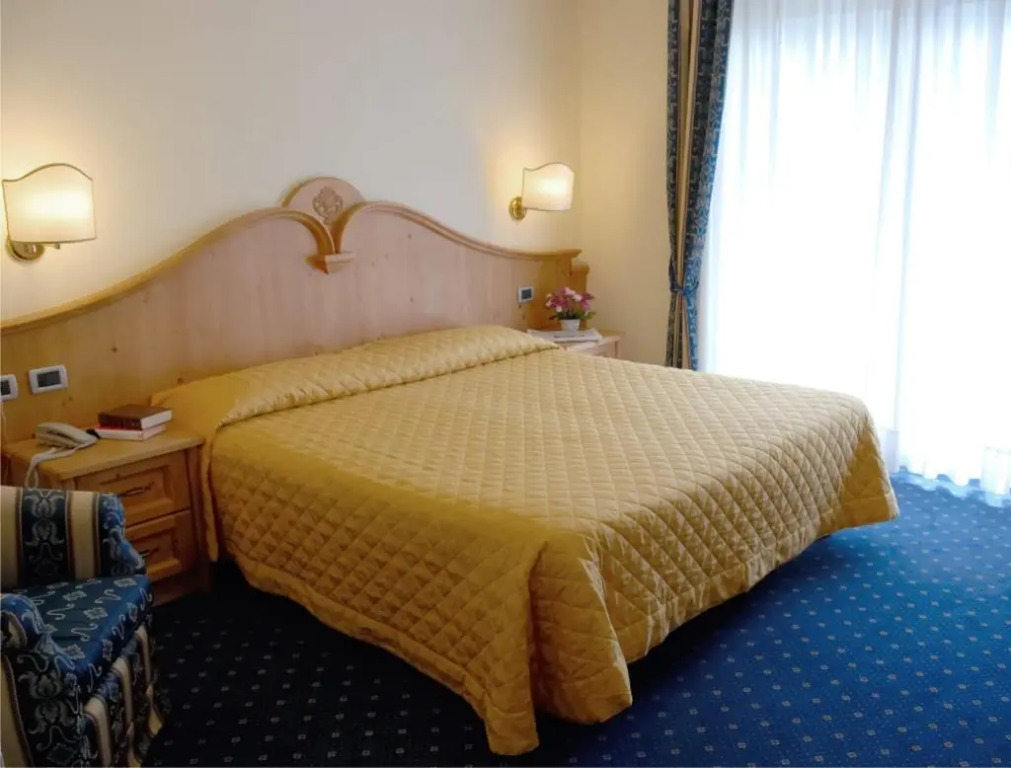 Ariston Lake View Hotel