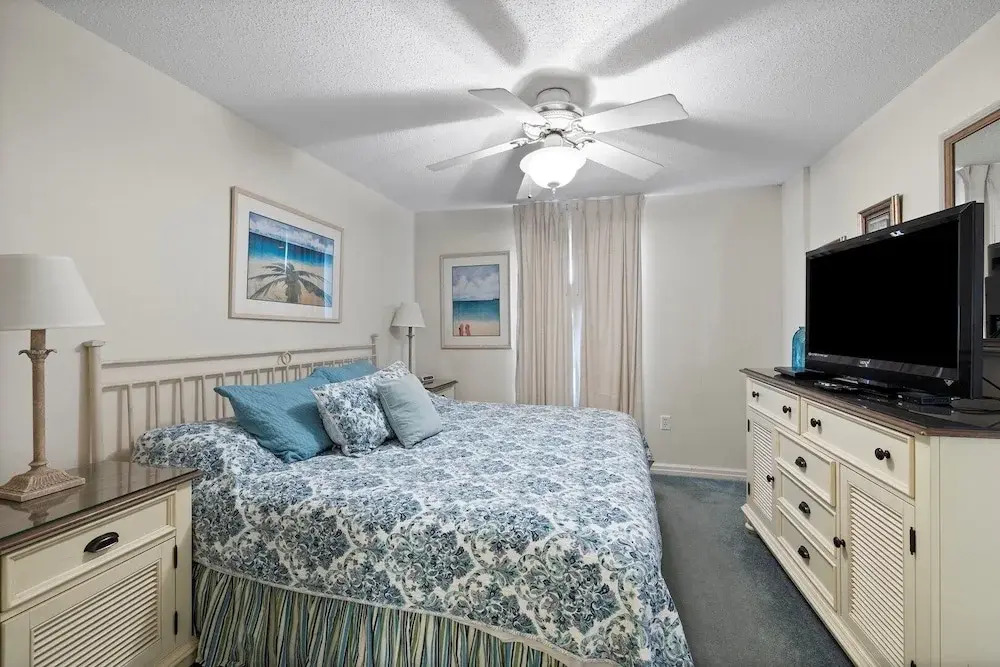Pelican Beach 1008 1 Bedroom Condo by Pelican Beach Management