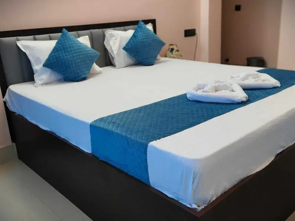 Dui Kanya Henshel Ghar