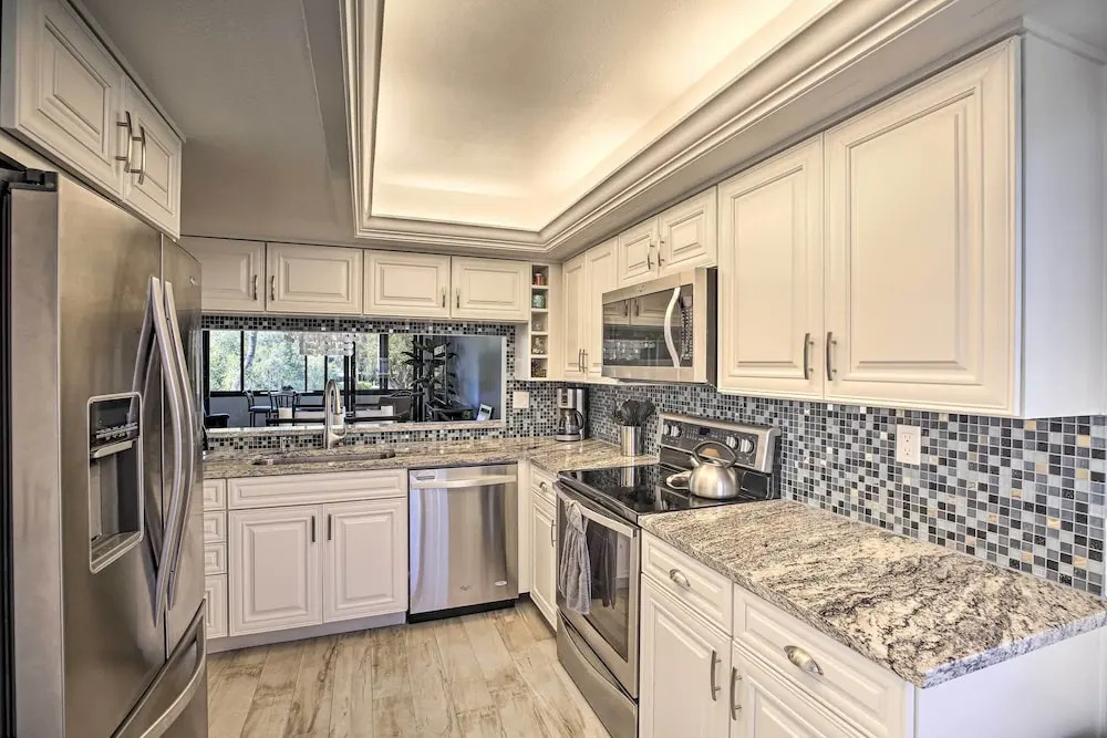 Sunny Siesta Key Condo w/ Beach Access + Pool!