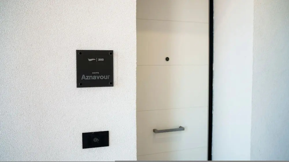 Welcomely - Light Room Vista Citt - Aznavour