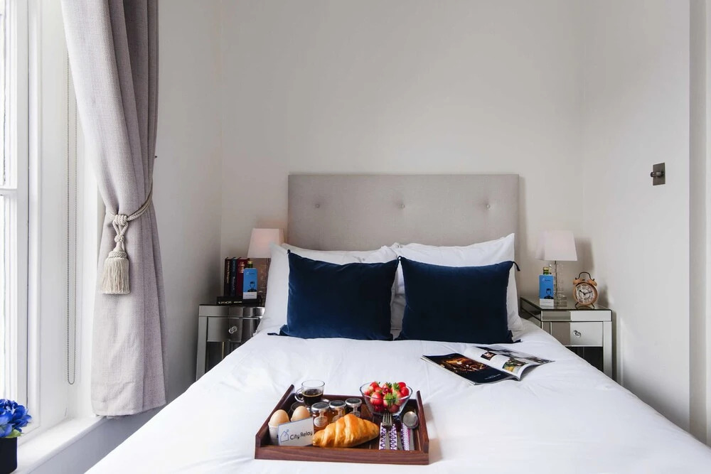 The Bright Airlie Gardens Apartment - DMG