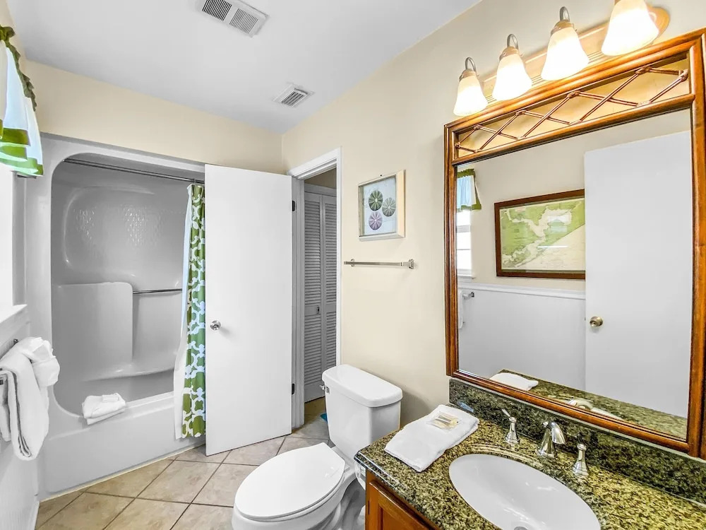 The Breezeway - 2 Br condo by RedAwning