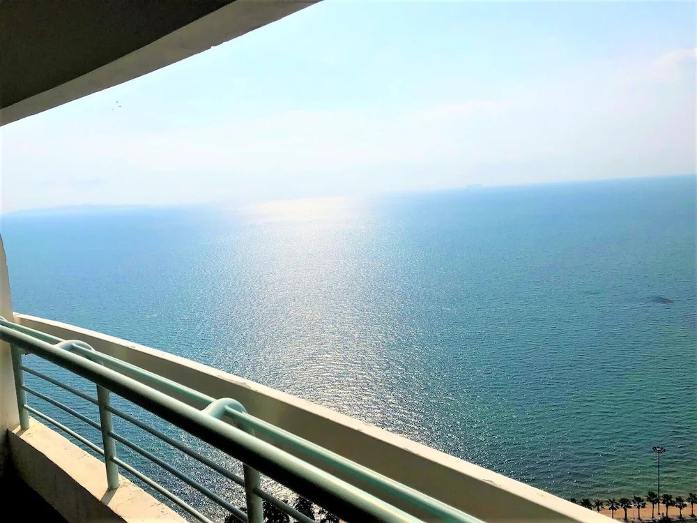 Metro Jomtien Condotel - Sleeps 2
