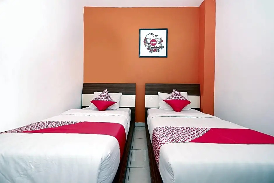 RedDoorz Plus near Ciputra Mall Simpang Lima 2