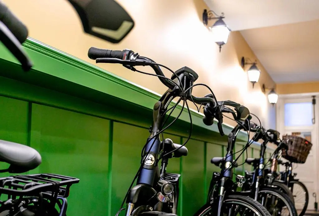 The Newport Lodge included 3h PRIVATE indoor welnes & use e-bikes