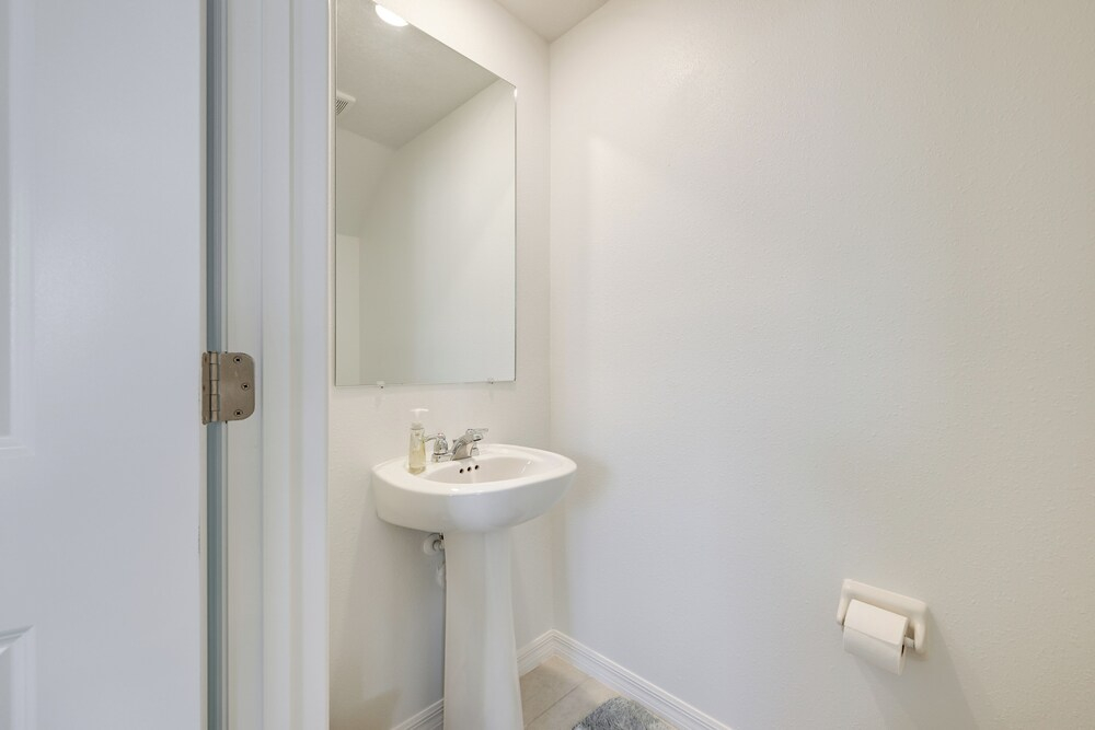 Newly Built Townhome 8 Mi to Manatee Viewing Ctr!