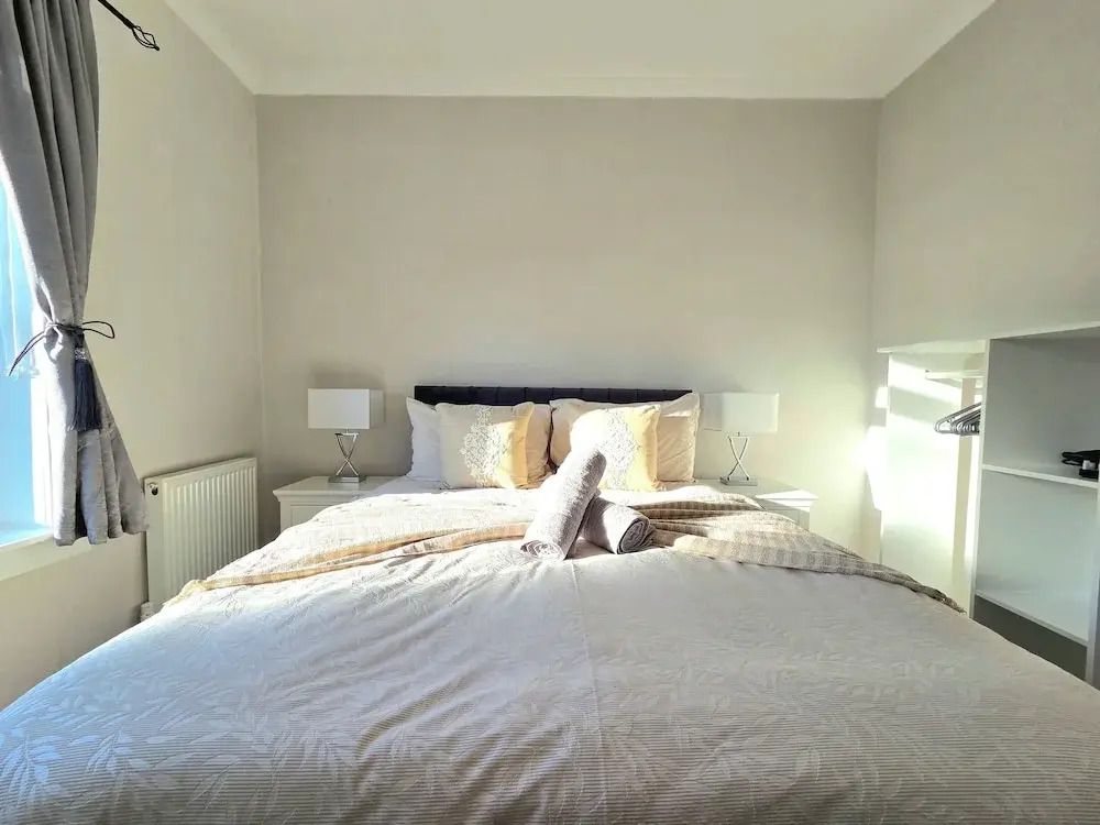 Bright and Cozy Home Near Hampden Park