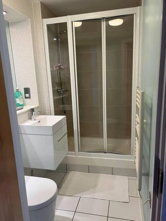 Stylish Studio Flat Near Central London