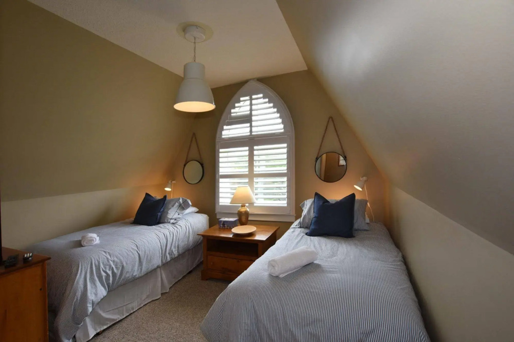 The Lodges at Blue Mountain - Historic Snowbridge Condos