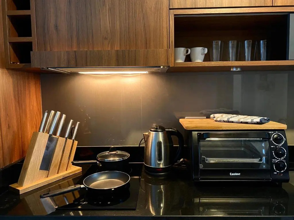 Escape Condominiums Beachfront Suites - Mae Phim