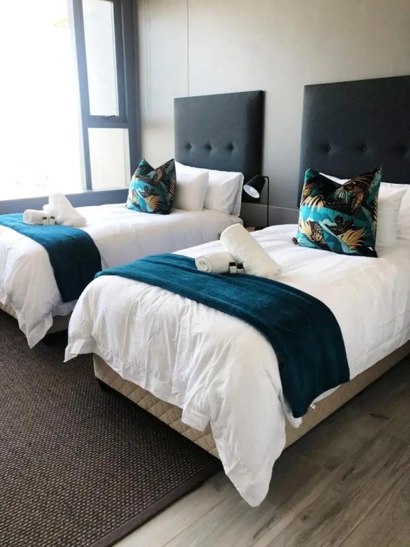 Umhlanga Arch 10th Floor- Sea Views!