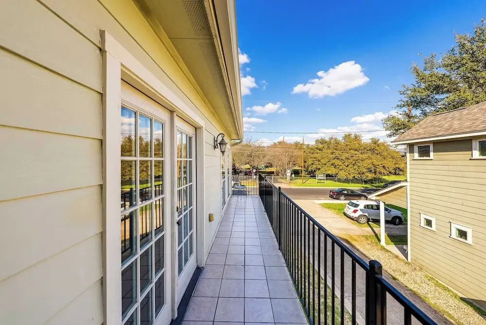 Upstay Spacious Home Duplex for Group of 17