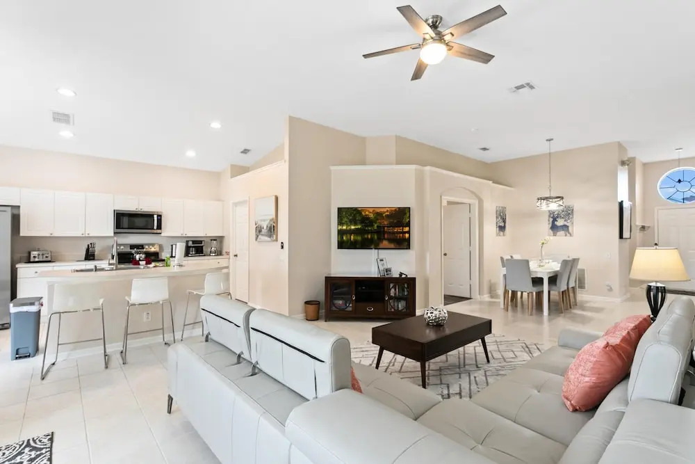 South Facing Pool 4 Bedroom 3 Bath Villa