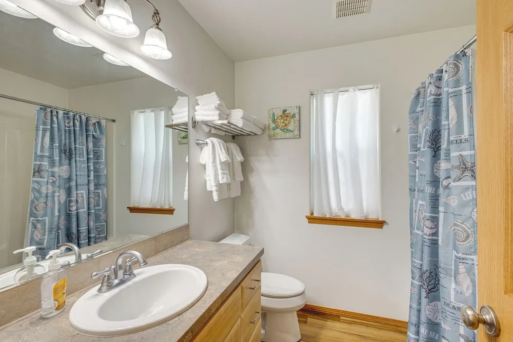 Half Mi to Beach: Rockaway Beach Home w/ Grill!