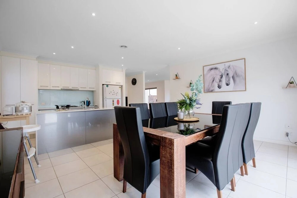 Superb Luxe 5BR House@point Cook Near Lake