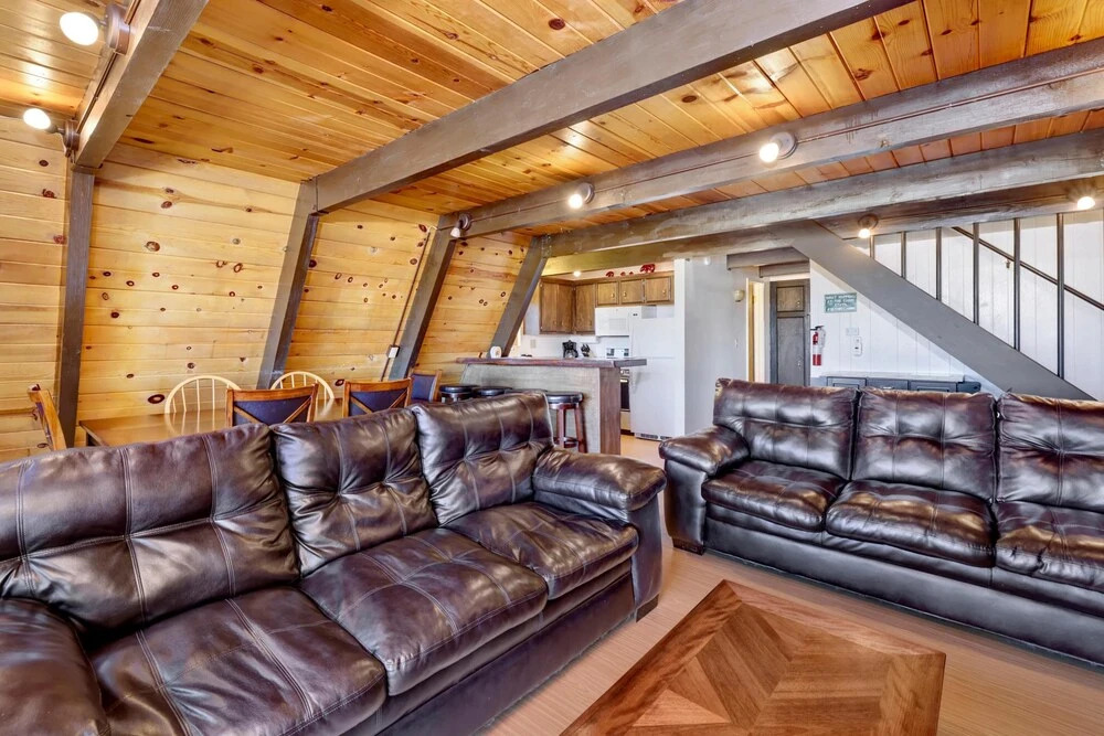 1632 - Meadow View Chalet by RedAwning