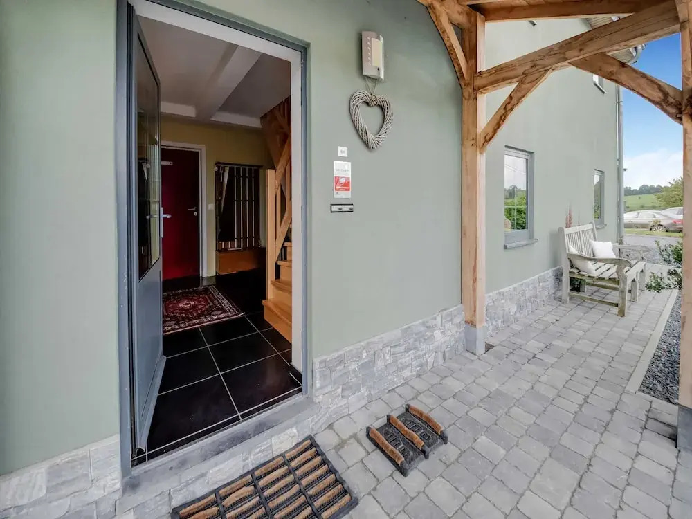 Green Hillside Apartment-petit Wilogne