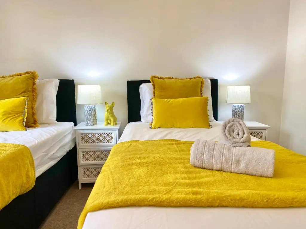 Spacious 5 bed townhouse Manchester, Salford Qauys - Two Bedroom with Parking