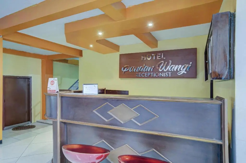 RedDoorz Syariah at Hotel Pandan Wangi near Alun Alun Sidoarjo