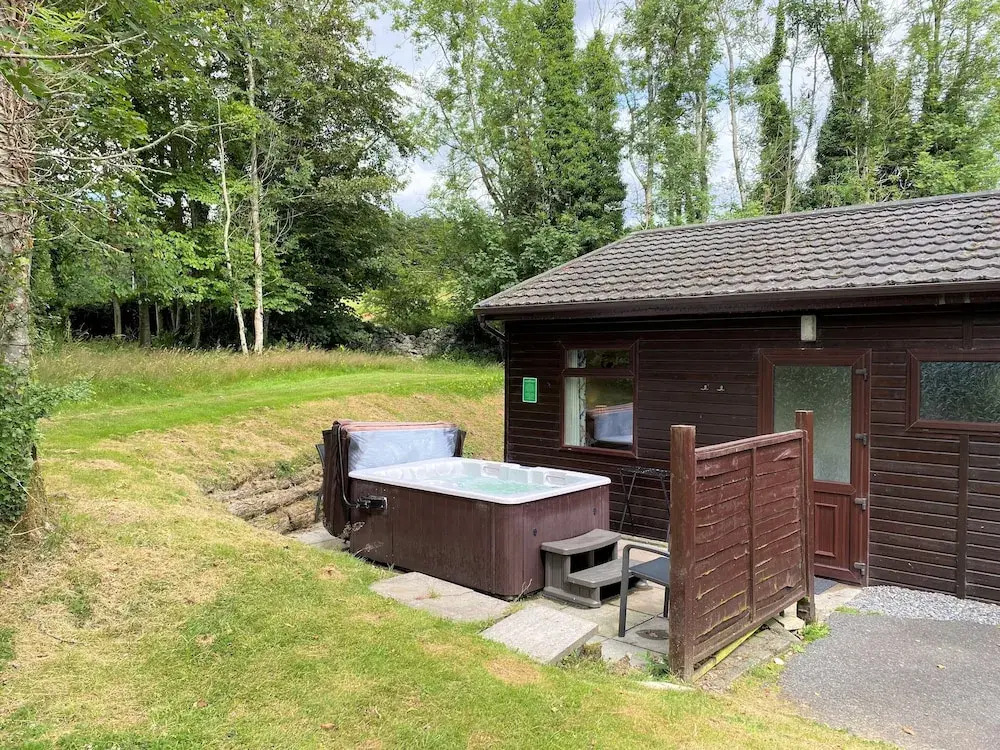 Birch Lodge 18 with Hot Tub