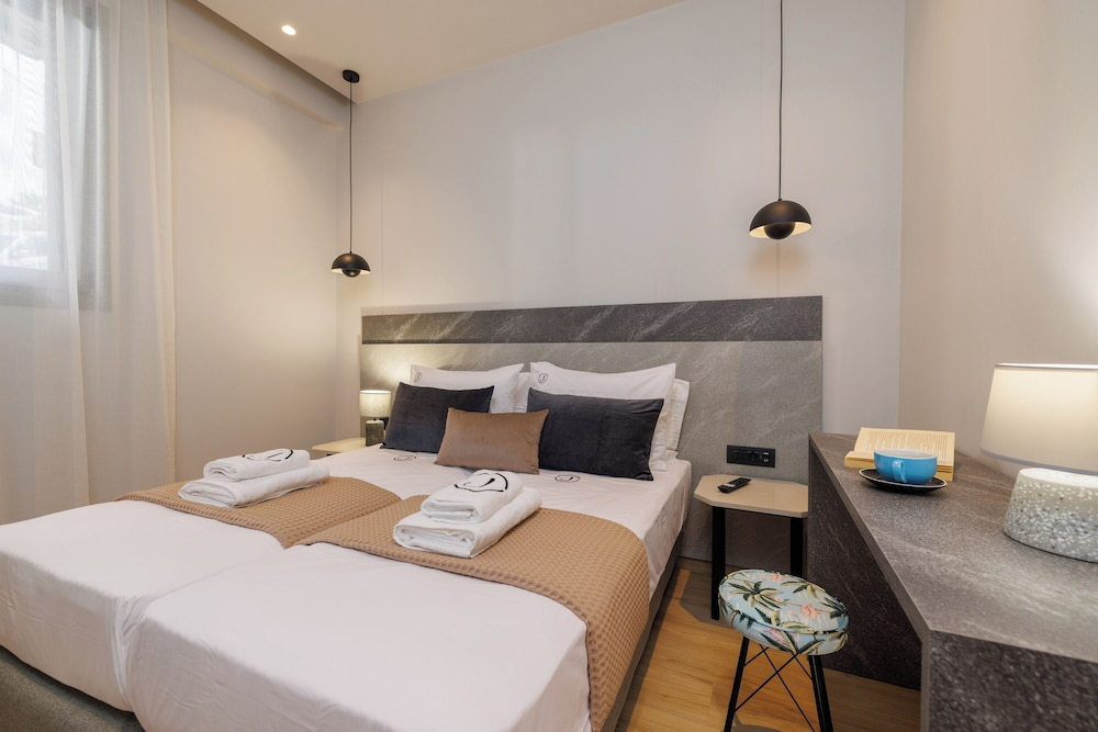 Jolly Suites