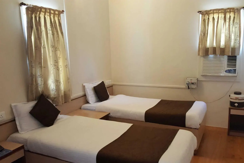OYO 13845 Hotel Bhooshan
