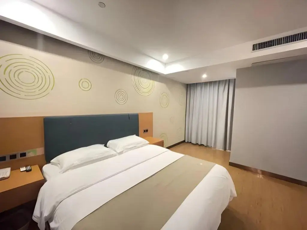 GreenTree Inn Zhenjiang Dagang New District Tonggang Road Butterfly Square Hotel