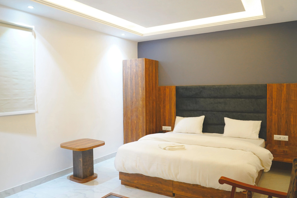 Hotel Ishaan Palace Near IGI Delhi Airport