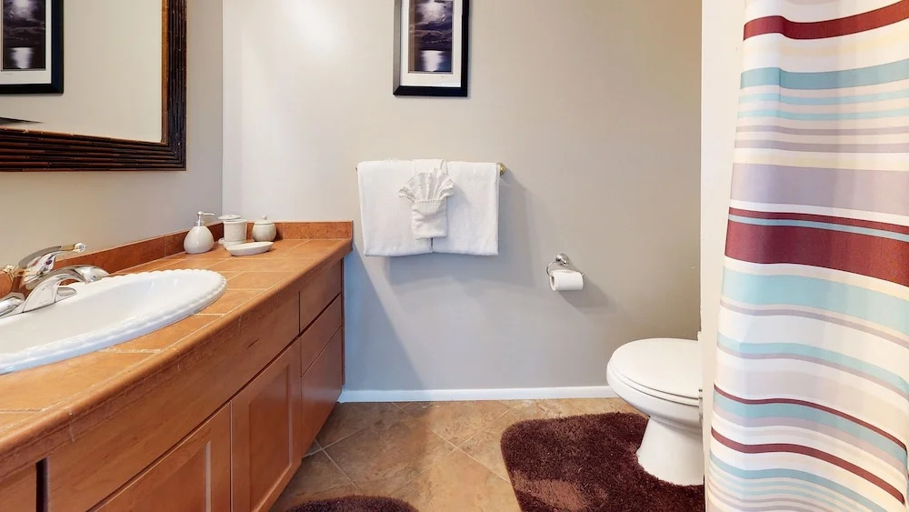 Sierra Manors 8 Pet-Friendly, Short Walk to the Shuttle, Spacious, Centrally Located by RedAwning