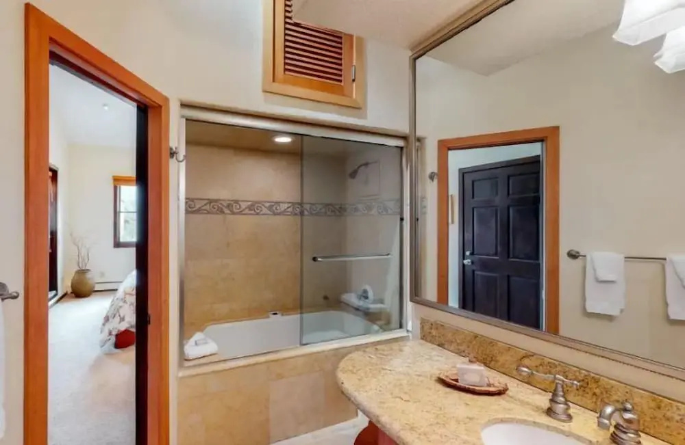 Premier Ski In, Ski-Out 3 Bedroom Condo With Spectacular Views, Heated Outdoor Pool And Hot Tub, Short Walk To Village