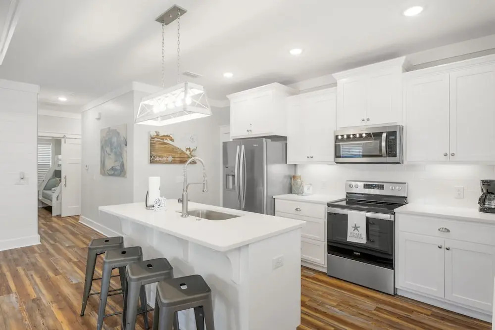 Laguna Peach: 3BA 2BA Retreat for 10! Explore Nearby Beaches & Activities