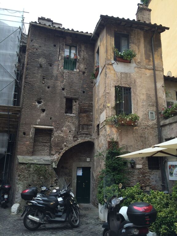 Damiani & Sister Guesthouse