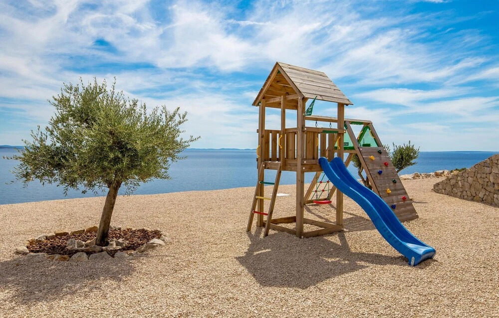 Amazing Home in Kosljun With 4 Bedrooms, Wifi and Private Swimming Pool