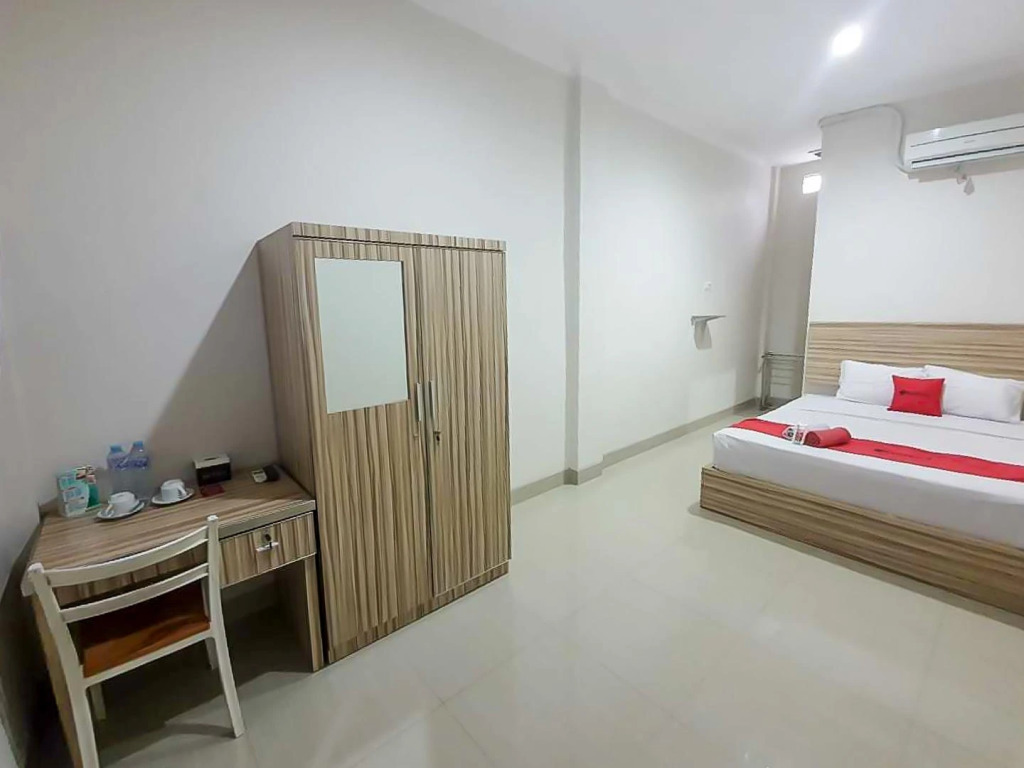 RedDoorz near Jalan Kolonel Haji Burlian Palembang