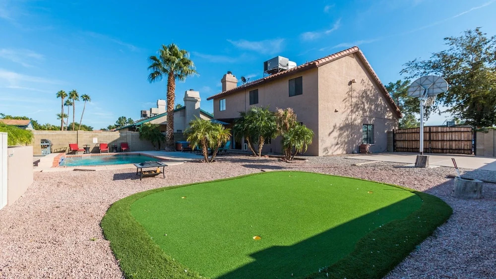 Backyard Playground! Golf Sport Court & Hot Tub!