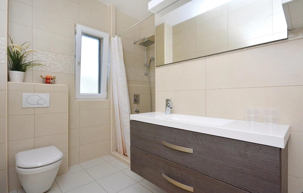 Beautiful Home in Kastel Stafilic With Wifi and 8 Bedrooms
