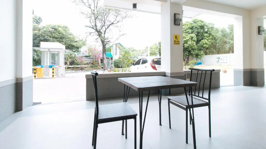 RedDoorz Plus @ IMU1 Suites Paranaque