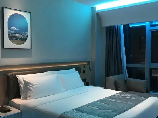 Zijing Jiahong Hotel (Zhaoqing Railway Station Xinghu Scenic Area)