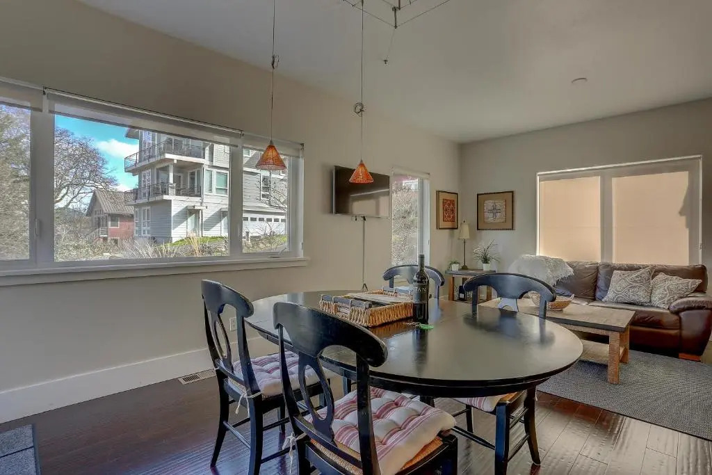 Surfsup! 30 Day Minimum 3 Bedrooms 2 Bathrooms Home