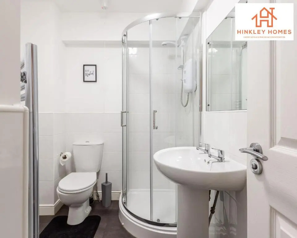 Newbuild 4bed - City Centre - Free secure parking! By Hinkley Homes Short Lets & Serviced Accommodation