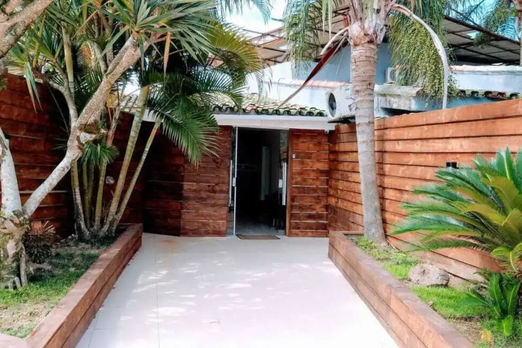 Tropical Hostel e Pousada