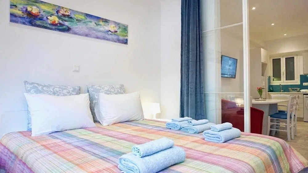 Vibrant & Cozy Apt in Athens